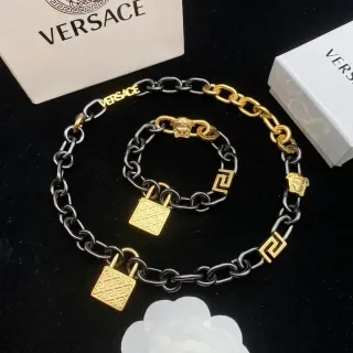 Versace কালো গোল্ড ডুয়াল টোন মেটাল চেইন মেডুসা হেড ক্রমস নেকলেস