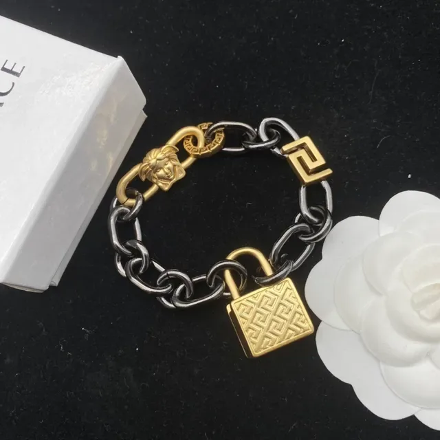 Collier Versace Chaîne Métal Dual-Tone Noir et Or avec Charms de Tête de Médusa 7