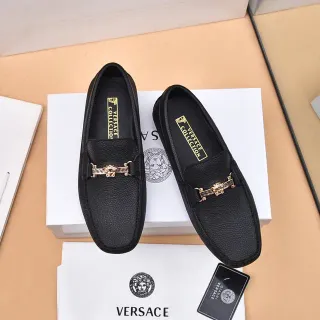 Versace Preto Dourado Couro Texturizado Medusa Fivela de Cavalo Loafer