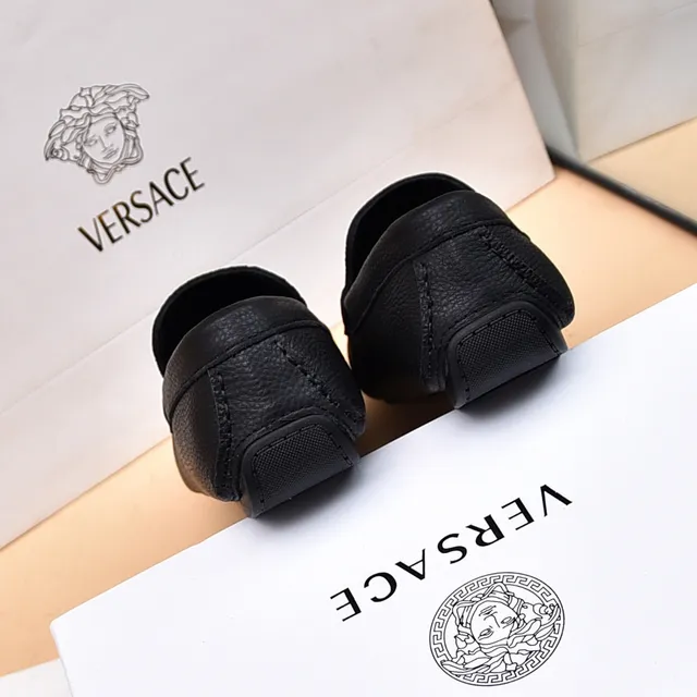 Versace কালো সোনার দানাযুক্ত চামড়া মেডুসা ঘোড়ার বিন বাকল লোফার 2