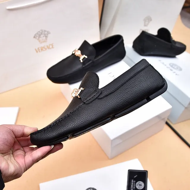 Versace কালো সোনার দানাযুক্ত চামড়া মেডুসা ঘোড়ার বিন বাকল লোফার 7