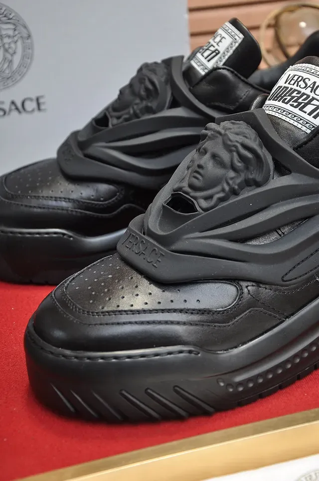 Versace Chain Reaction Baskets Lifestyle Noir Sans Lacets 2