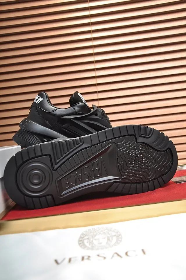 Versace Chain Reaction Baskets Lifestyle Noir Sans Lacets 4