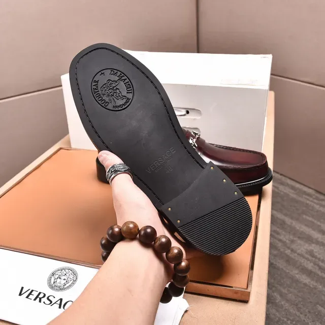 乐福鞋 Versace Chain Reaction 酒红色 抛光皮 2