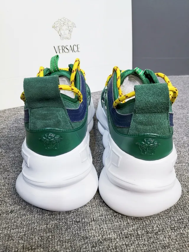 Versace Chain Reaction Xadrez Verde e Sapatilhas Chunky de Camurça 2