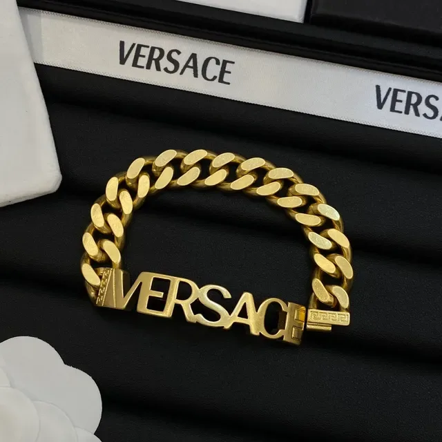 Versace Chain Reaction Logo Plaque Curb Chain ब्रेसलेट 4