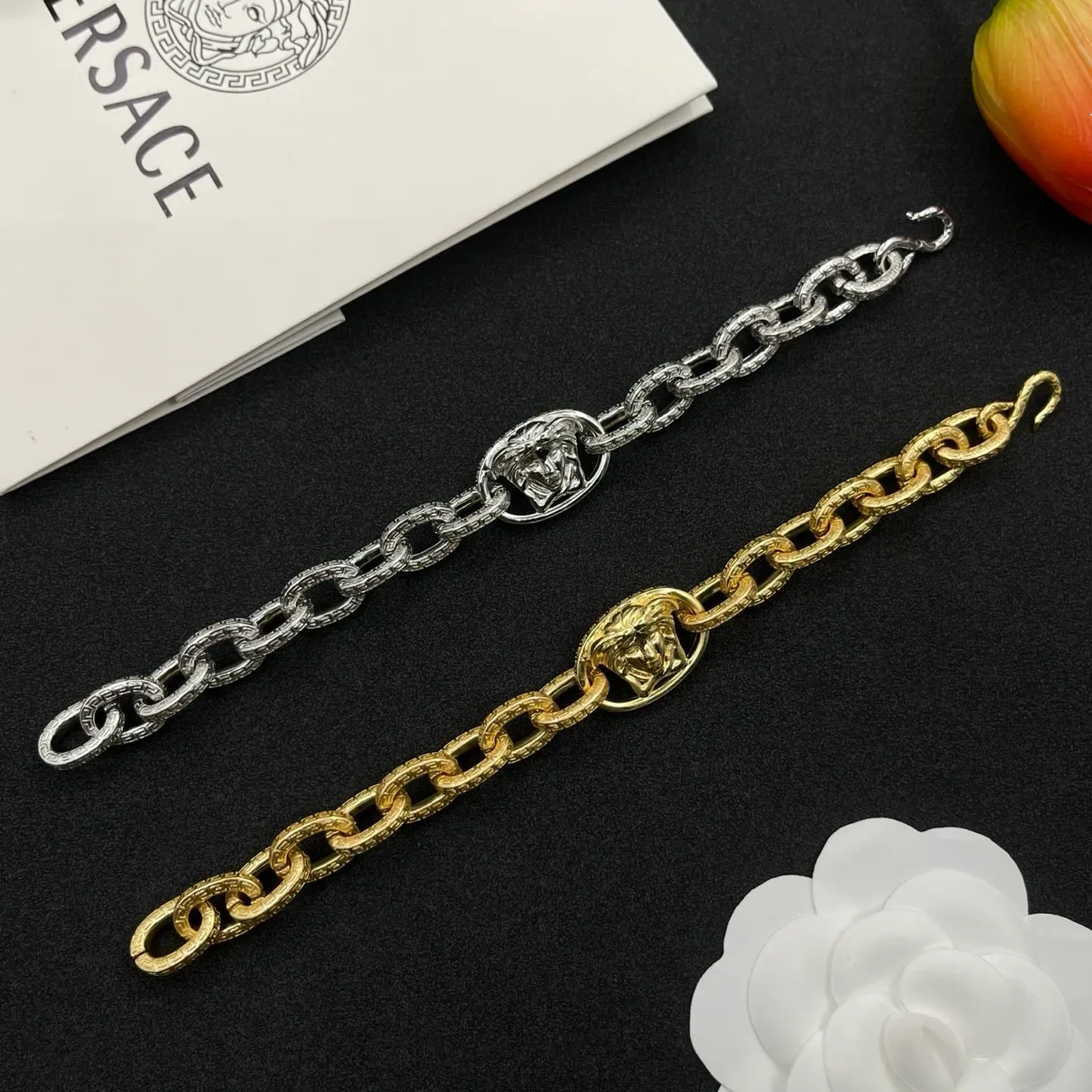 Versace Chain Reaction Medusa Head चांदी की जंजीर कंगन 2