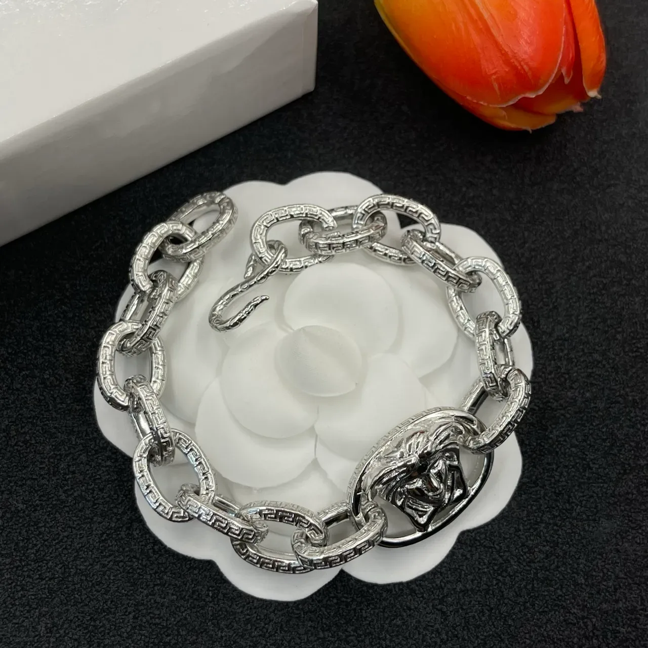 Versace Chain Reaction Medusa Head चांदी की जंजीर कंगन 5