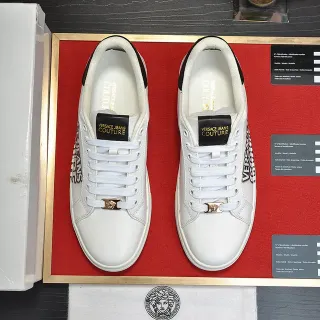 Versace Chain Reaction सफेद और काला चमड़ा लाइफस्टाइल स्नीकर