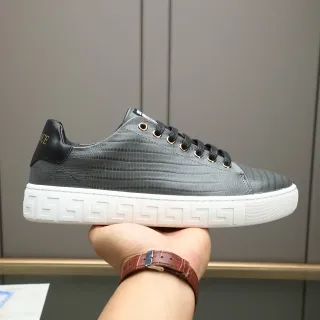 Versace 灰白鳄鱼压纹皮革希腊钥匙中底生活方式运动鞋