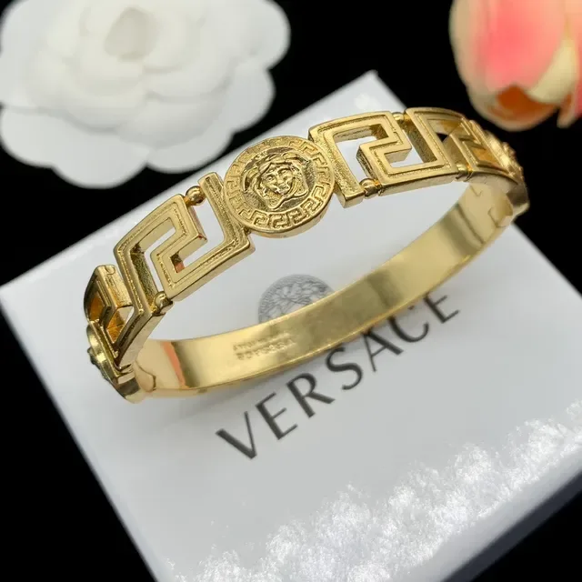 Versace Greca Medusa गोल्ड टोन रिजिड कंगन 2
