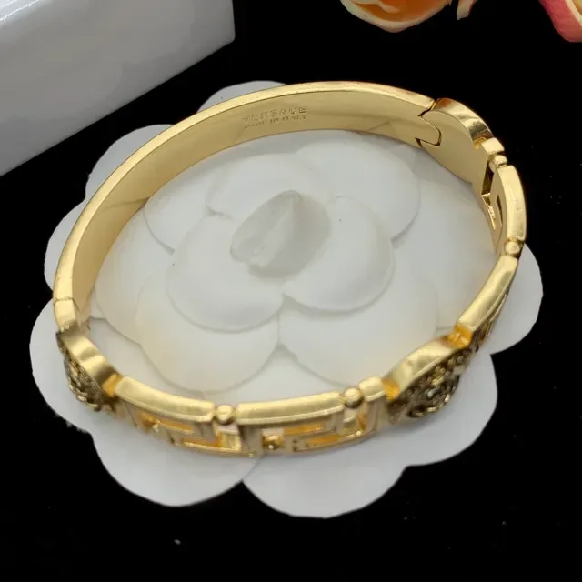 Versace Greca Medusa गोल्ड टोन रिजिड कंगन 5