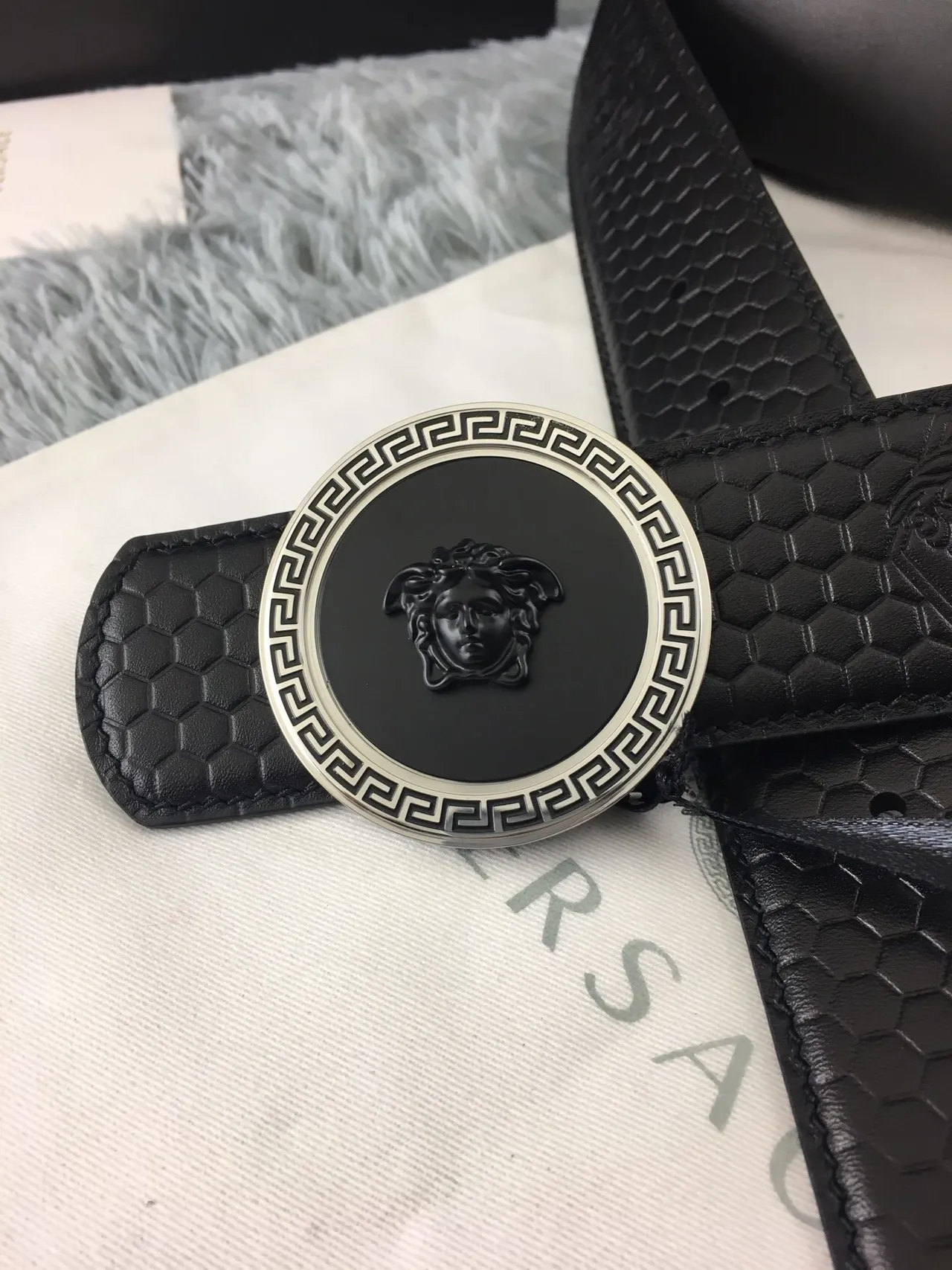 Versace Medusa Belt কালো ছয়কোণ দবিত চামড়ার পট্টি 4