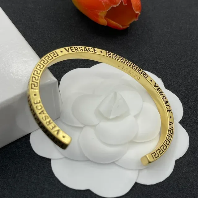 Versace Odissea उकेरा हुआ Greca कुंजी कफ ब्रेसलेट 2