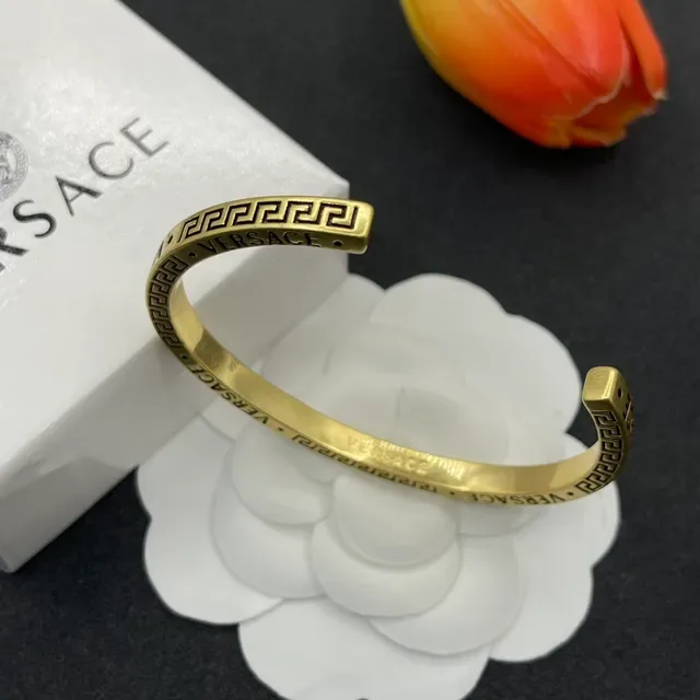 Versace Odissea उकेरा हुआ Greca कुंजी कफ ब्रेसलेट 3