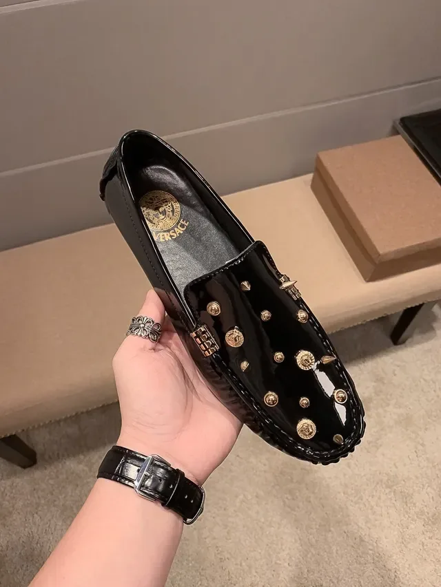 范思哲 铆钉 漆皮 乐福鞋 9