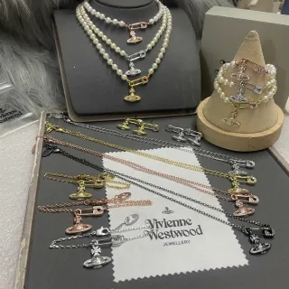 قلادة Vivienne Westwood Orb ذهبي أبيض Pendant مع شكل دبوس الأمان