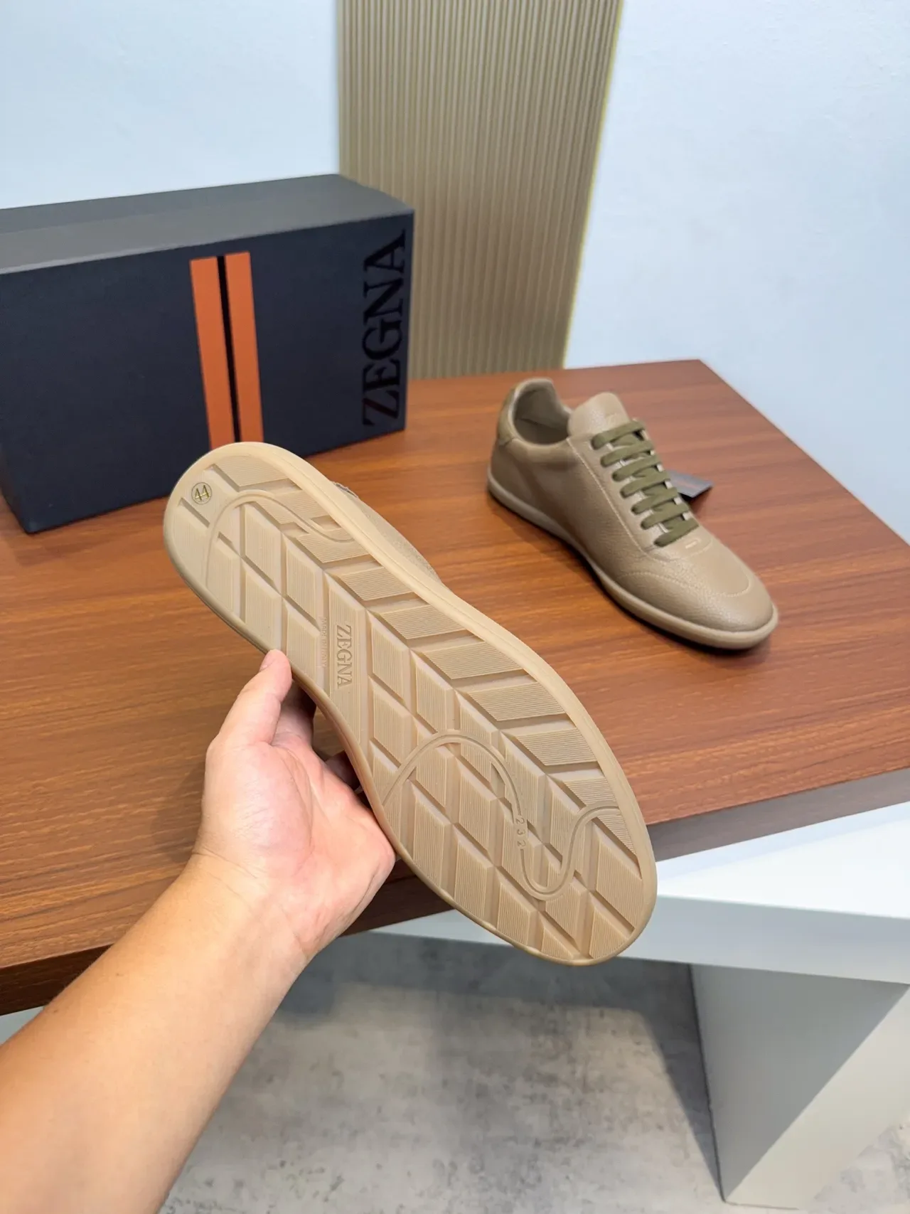 Zegna भूरे दानेदार चमड़ी की लो टॉप स्नीकर 2