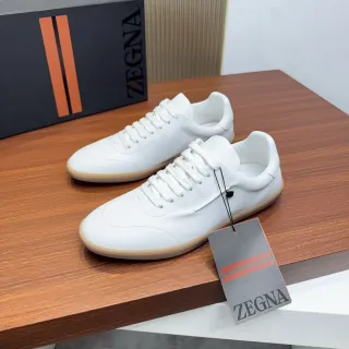 Zegna सफेद भूरे चमड़े के ऊपरी गम रबर सोल लाइफस्टाइल स्नीकर्स