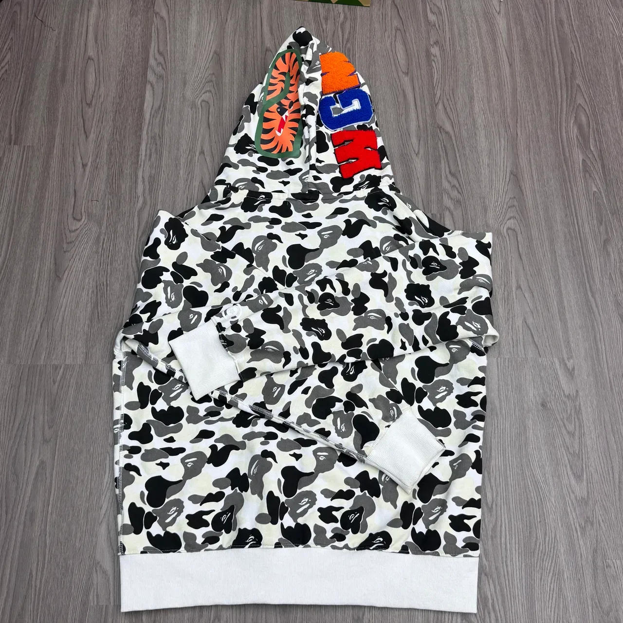 A Bathing Ape शार्क হুডি সাদা কালো ধূসর ক্যামো জিপ-আপ জ্যাকেট 2