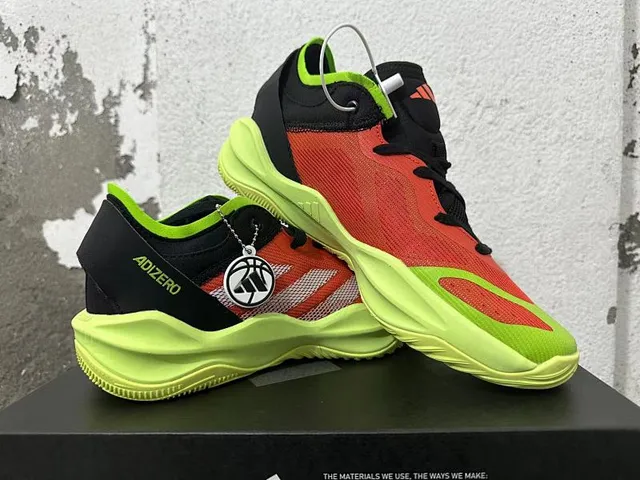 Adidas ADIZERO أحمر أسود نيون أخضر أحذية كرة السلة 2