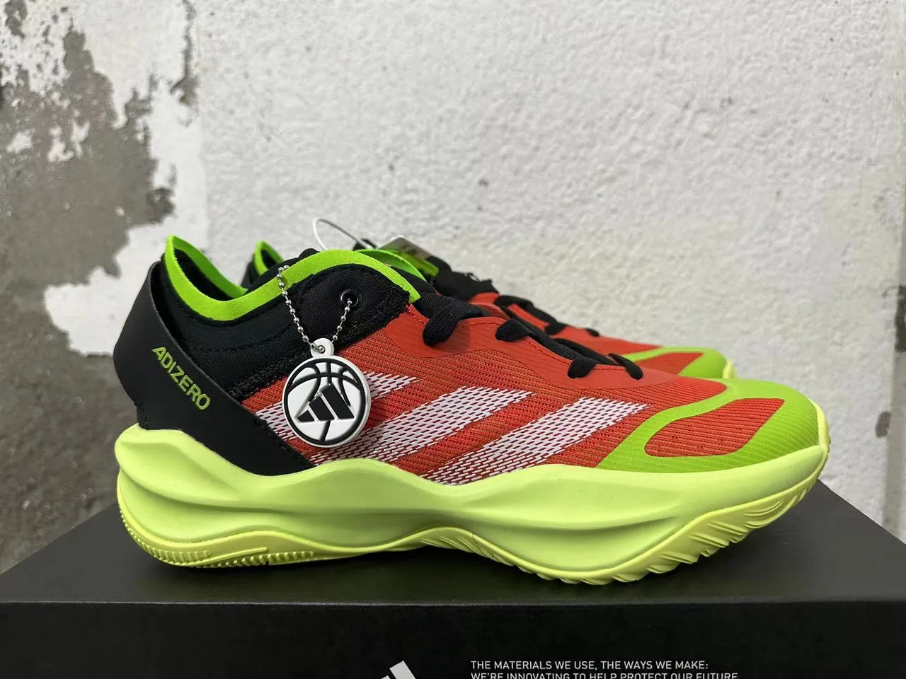 Adidas ADIZERO أحمر أسود نيون أخضر أحذية كرة السلة 5