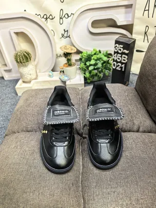 Adidas Black Gold Leather Upper Studded Grommets Lifestyle Sneakers 10