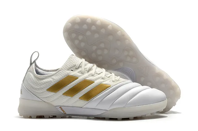 Adidas أحذية كرة القدم Turf بالأسود والبرتقالي مع upper من النسج والصناعي 3 شرائط 8