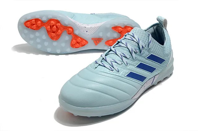 Adidas أحذية كرة القدم Turf بالأسود والبرتقالي مع upper من النسج والصناعي 3 شرائط 18