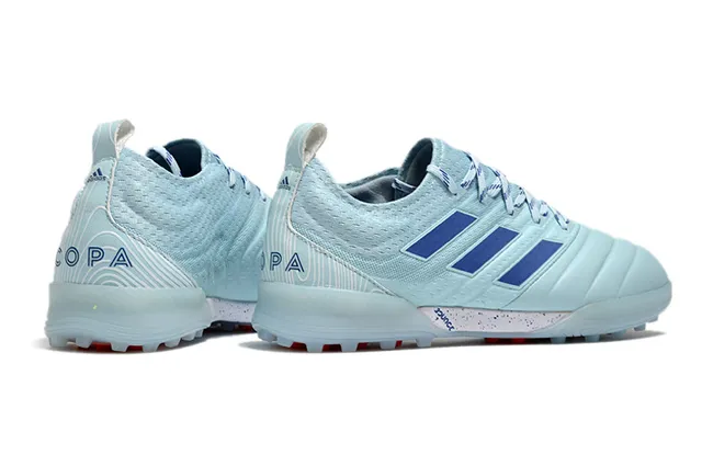 Adidas أحذية كرة القدم Turf بالأسود والبرتقالي مع upper من النسج والصناعي 3 شرائط 19