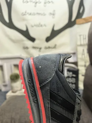 Adidas 黑色红色低帮麂皮-合成鞋面生活方式运动鞋 3