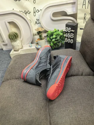 Adidas 黑色红色低帮麂皮-合成鞋面生活方式运动鞋 6