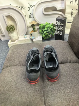 Adidas 黑色红色低帮麂皮-合成鞋面生活方式运动鞋 8