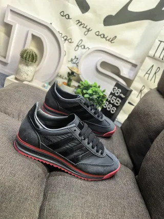 Adidas 黑色红色低帮麂皮-合成鞋面生活方式运动鞋 9