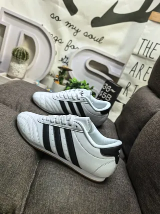 Adidas Chaussures de football intérieur cuir noir blanc sans lacets matelassées 7
