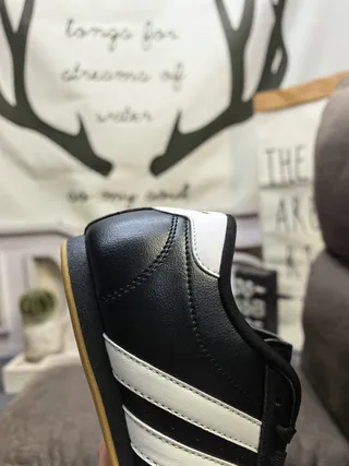 Adidas Chaussures de football intérieur cuir noir blanc sans lacets matelassées 13