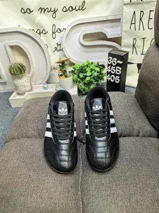 Adidas Chaussures de football intérieur cuir noir blanc sans lacets matelassées 20