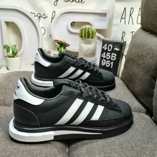 Adidas 黑白低帮仿皮革面料休闲运动鞋