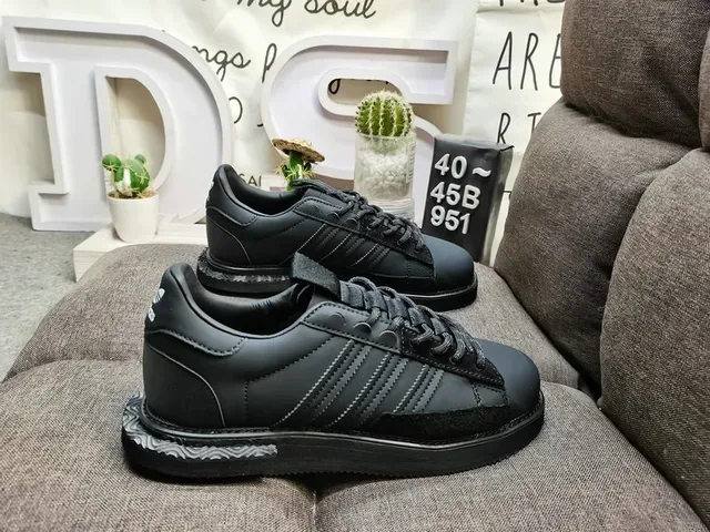 Adidas কালো সাদা লো-টপ চামড়া মতো উপর লাইফস্টাইল স্নিকার 11