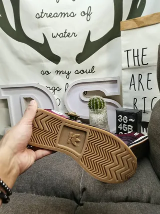 Adidas حذاء رياضي برغندي أسود low-top نسيج علوي نمط حياة 4
