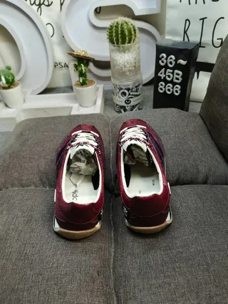 Adidas حذاء رياضي برغندي أسود low-top نسيج علوي نمط حياة 8