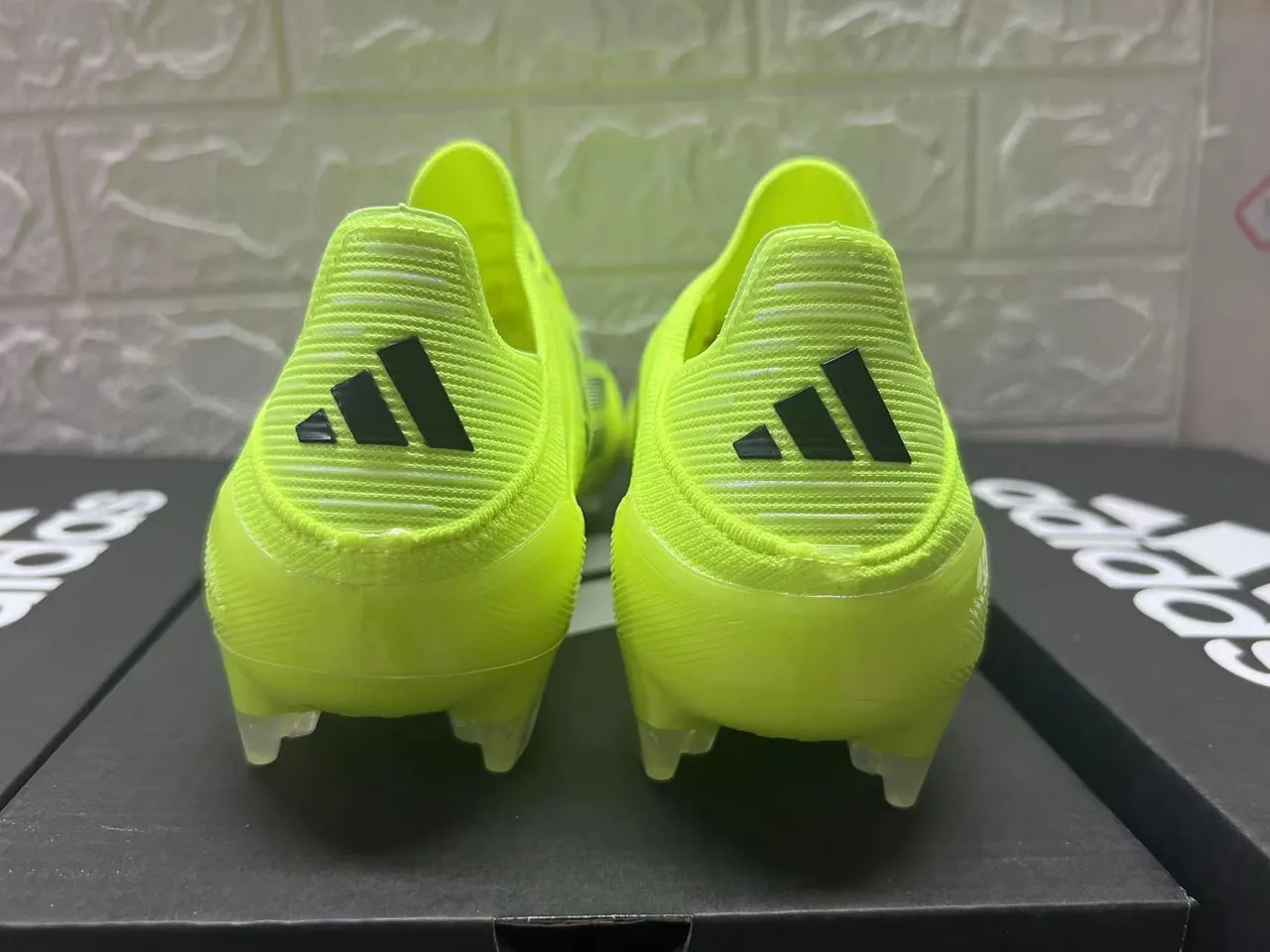 Adidas F50 Azul Rosa Bajo-Corte Ajuste Calcetín Parte Superior Sintético Texturizado Cáscara Suelo Firme Zapatos de Fútbol 23