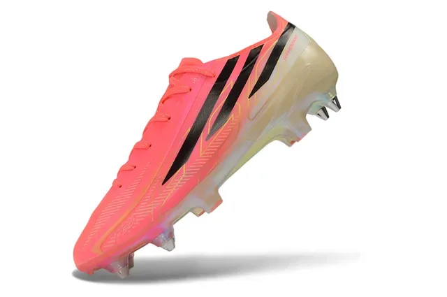 Adidas F50 Hyperfast Sapatos de futebol rosa e preto para solo firme 3
