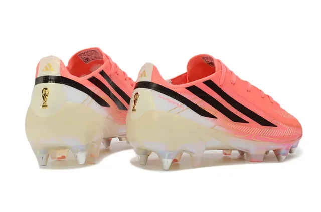 Adidas F50 Hyperfast Sapatos de futebol rosa e preto para solo firme 5