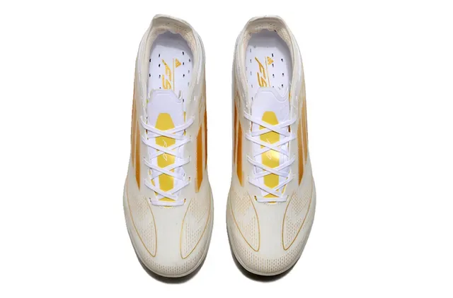 Adidas F50 White Gold Tênis de futebol turf sintético leve com detalhes de listras 2
