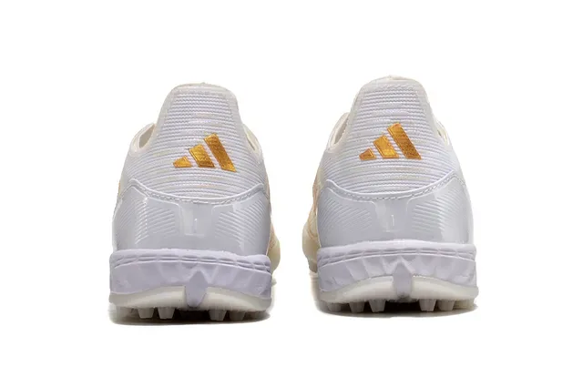 Adidas F50 White Gold Tênis de futebol turf sintético leve com detalhes de listras 3