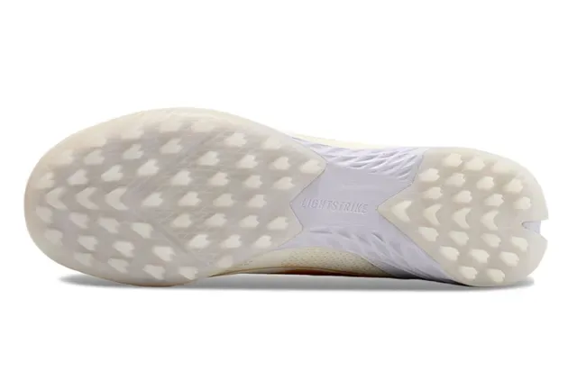 Adidas F50 White Gold Tênis de futebol turf sintético leve com detalhes de listras 6