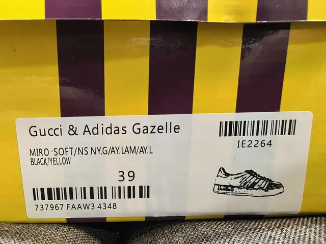 Adidas Gazelle أحذية رياضية أسود وأصفر بنمط حياة 2