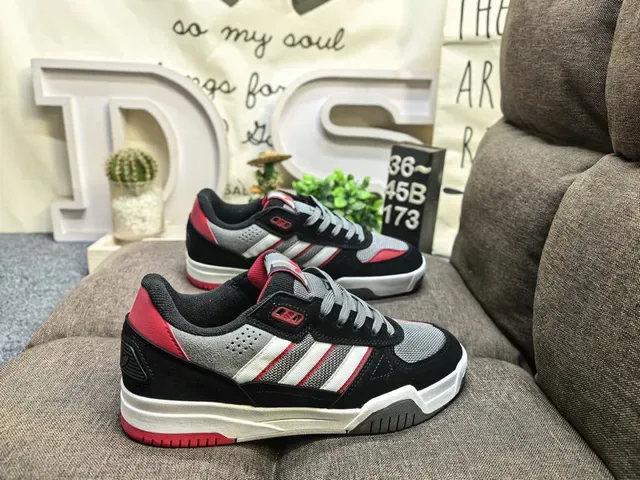 Adidas رمادي أسود Low-Top Mesh-Suede Hybrid Lifestyle Sneakers 11