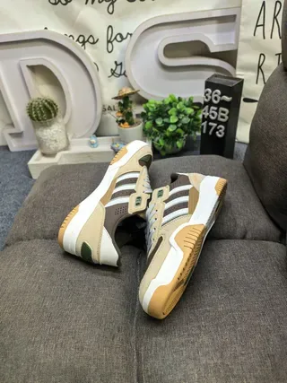 Adidas رمادي أسود Low-Top Mesh-Suede Hybrid Lifestyle Sneakers 16